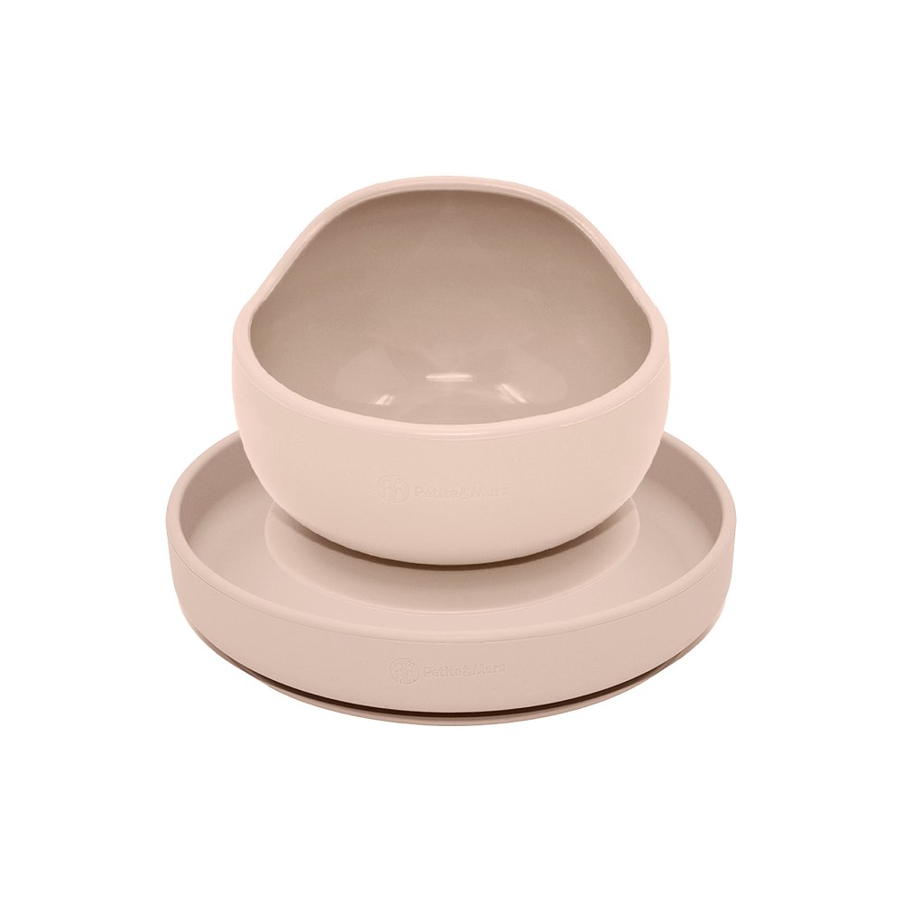 Petite&Mars Set jídelní silikonový TAKE&MATCH 2 ks talíř + miska Desert Sand 6m+ Petite&Mars